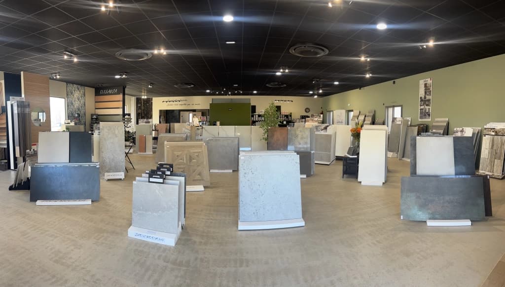 Showroom 345 — vue intérieure du showroom de Neufchâteau